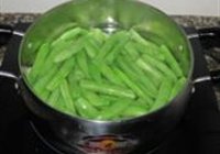 莴笋四季豆炒猪肉的做法 步骤3