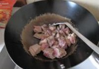 土豆烧牛腩的做法 步骤6
