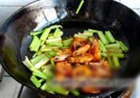 芹菜炒大虾的做法 步骤10