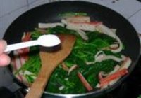 菠菜炒蟹棒的做法 步骤11