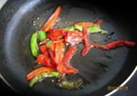 烧椒皮蛋的做法 步骤4