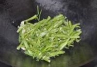 空心菜梗的做法 步骤6