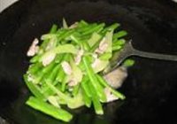 莴笋四季豆炒猪肉的做法 步骤9
