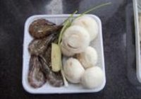 茄味口蘑虾球的做法 步骤1