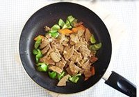 尖椒胡萝卜炒猪肝的做法 步骤5
