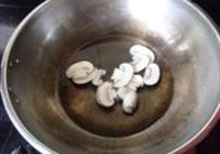 茄味口蘑虾球的做法 步骤6