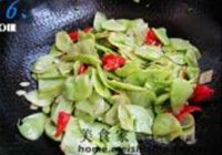 清炒梅豆的做法 步骤6
