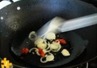 红萝卜炖粉丝的做法 步骤3