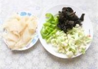家常炒皮肚的做法 步骤1