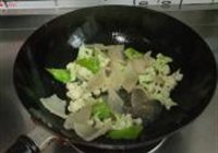 家常炒皮肚的做法 步骤6