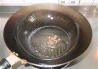 家常炒皮肚的做法 步骤2