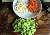 牛肉豆豉苦瓜丁的做法 步骤2