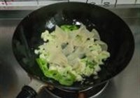 家常炒皮肚的做法 步骤5