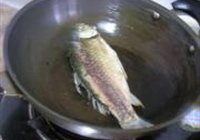 豆瓣鲫鱼的做法 步骤2