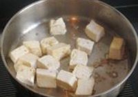 红腐乳鲳鱼豆腐煲的做法 步骤4