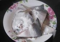 红腐乳鲳鱼豆腐煲的做法 步骤2