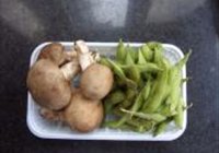 香菇毛豆焖仔鸡的做法 步骤1