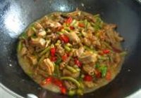 酸豆角烧鸭的做法 步骤13