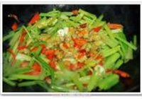 芹菜泡椒炒牛肉的做法 步骤11