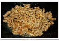 芹菜泡椒炒牛肉的做法 步骤7