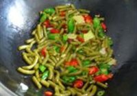 酸豆角烧鸭的做法 步骤11
