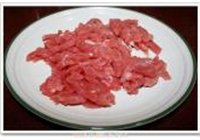 芹菜泡椒炒牛肉的做法 步骤3