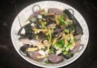 豆豉蒸鲶鱼的做法 步骤3