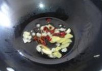 酸豆角烧鸭的做法 步骤5