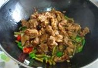 酸豆角烧鸭的做法 步骤12