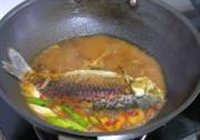 豆瓣鲫鱼的做法 步骤6