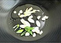 香菇鸡拐的做法 步骤5