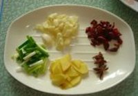 酸豆角烧鸭的做法 步骤3