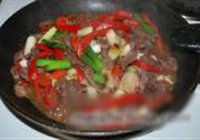 红椒大葱炒麋鹿肉的做法 步骤8