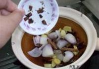 砂锅茴香焖鸡的做法 步骤5