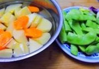 土豆豆角鸡块乱炖的做法 步骤2
