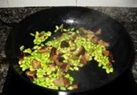 三色鸡丁的做法 步骤14