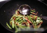 榨菜炒鸡丝的做法 步骤4