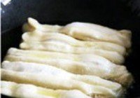 放心油条的做法 步骤6