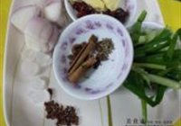 砂锅茴香焖鸡的做法 步骤2