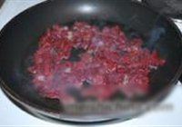 红椒大葱炒麋鹿肉的做法 步骤5
