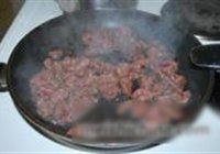 红椒大葱炒麋鹿肉的做法 步骤6