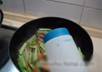 西芹炒牛柳的做法 步骤10