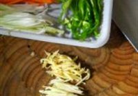 微波金针牛肉卷的做法 步骤4