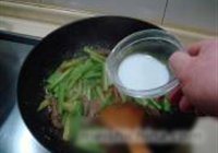 西芹炒牛柳的做法 步骤11