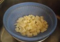 土豆烧鸡肉的做法 步骤2