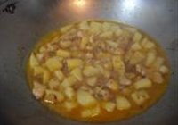 土豆烧鸡肉的做法 步骤6