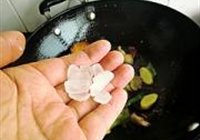 老干妈千张结烧肉的做法 步骤6