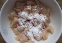 酸豆角炒鸡丁的做法 步骤5