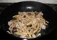 丝瓜炒茶树菇的做法 步骤8