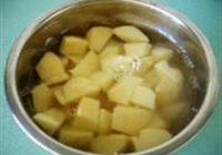 茄子炖土豆的做法 步骤2